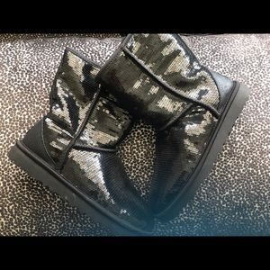 UGG Classic Short Boots Black Sequin Size 8